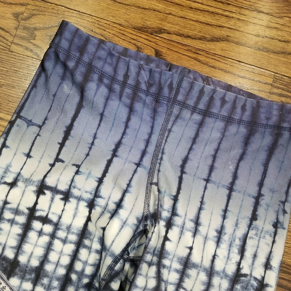 Terez Tie-Dye Elephant Print Leggings - Picture 4 of 6